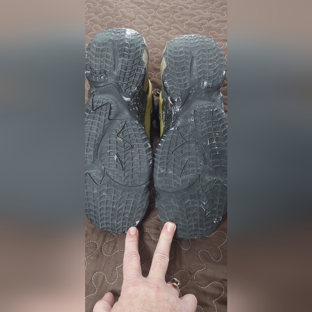 Shoes - Picture 2 of 4